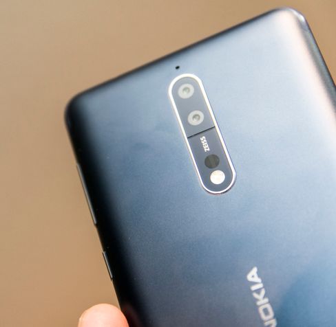 Kameraet fra Zeiss er tilbake i Nokia-telefoner. Denne gang får det følge av kringlyd som Nokia har kalt OZO Audio. Den tas opp ved hjelp av tre mikrofoner og lagres som et binauralt lydspor i filen..