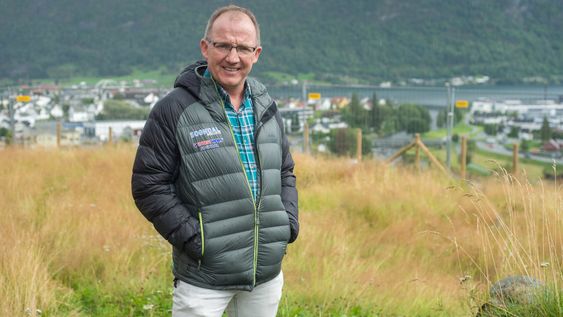 STERK I TRUA: Dagleg leiar for Sogndal skisenter, Per Odd Grevsnes, har tru på ei tidleg opning av skisesongen i Hodlekve.
