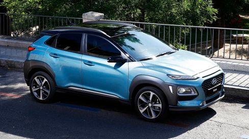 Hyundai Kona er søstermodellen til Kia Stonic.