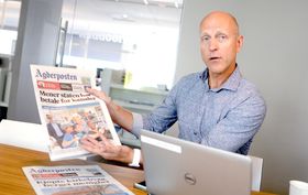 Når Erna møter lokale barn og tar selfie med dem, blir det forsidesaken i lokalavisa.