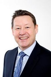 LYKKE TIL: Lars Birger Salvesen (KrF) ønsker alle elevene på videregående skole lykke til.