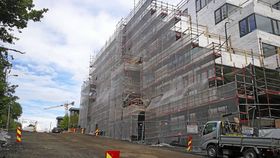 HAR OGSÅ HATT TYVE-BESØK: Også på byggeplassene i Ormerudveien har det vært tyver på ferde i sommer..