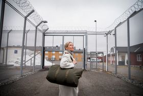 Helene Sandvig sjekker inn på Trandum mottak.