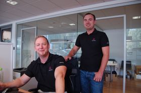 KLARE TIL Å HJELPE: Thomas Hansen og Bjørnar Kristiansen i Autoria står klare når du trenger DAB-hjelp.