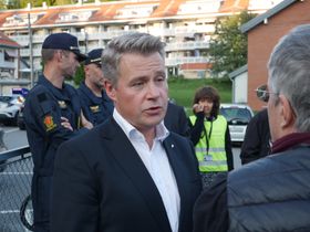 TRAVELT: Det var travelt under justis- og beredskapsminister Per-Willy Amundsens (FrP) sitt besøk..
