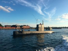 10. august ble dette bildet av den hjemmebygde ubåten UC3 Nautilus tatt i Københavns havn. Eieren av ubåten, oppfinner Peter Madsen, er siden drapssiktet, etter hans passasjer - en svensk kvinne - natten til fredag ble meldt savnet.