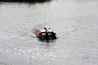 Otteren er 1,8 meter lang, 91 centimeter bred og veier 60 kilo. Miniversjon av den store ubemannete overflatefartøyet Mariner, som er på 1,7 tonn. Otter ble utviklet som en enklere versjon av Mariner. Den kan tas med på fly til oppdrag under fjerne himmelstrøk.