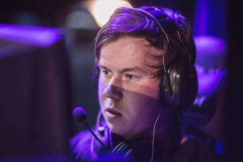 Sindre «Grande» Grande Bakken var med å vinne Telenorligaen i vår. Nå spiller han for Acapella.