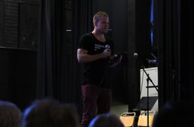 SNUDDE LIVET: Marius Løken vart knivstukken 20 gonger, men har snudd motgang til medgang.