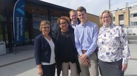 KRF PÅ VALKAMPRUNDE: F.v.: Fylkesleiar Trude Brosvik, 1. nestleiar i KrF, Olaug Bollestad, politisk rådgjevar Kristoffer Rolland, 1. kandidat til Stortinget frå fylket, Tore Storehaug, og 2. nestleiar i fylkespartiet, Beate Bondevik Lie.