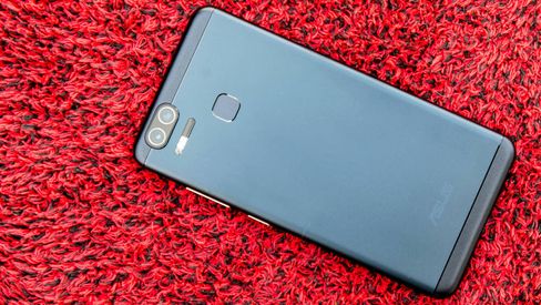 Asus kan faktisk lage ganske gode mobiler. Her ser du Asus Zenfone Zoom S.