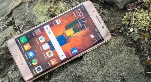 Huawei har store planer for Mate 10. Dette er forgjengeren Mate 9 Pro..
