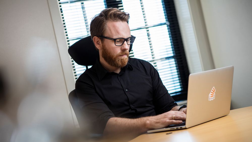 Verdensledende: – Norge har et verdensledende kompetansemiljø når det gjelder chipteknologi. Miljøet er rått når det gjelder å lage små, energieffektive chiper. Det er noe av denne erfaringen vi har samlet, sier Tarjei Vassbotn som har det strategiske utviklingsansvaret i Disruptive Teknologies.