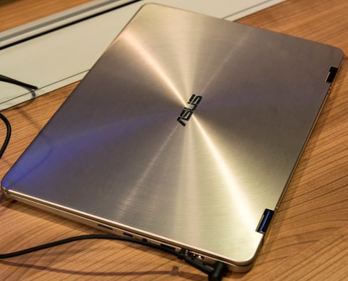 Det vil nok finnes et marked for slepbare spillmaskiner en god stund til, men det må ikke være stort og tungt for å kunne dra middels krevende spill. Går du opp én tomme fra Flip 14 får du dessuten GTX1050-grafikk fremfor MX150-grafikken Flip 14 byr på. Da begynner det å monne.