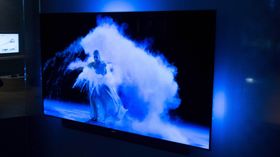 Selvsagt har Philips sin nye toppmodell Ambilight.