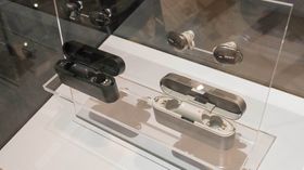 Sony WF-1000X kommer i to farger, sort eller champagne