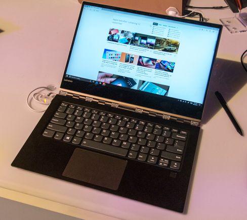Det er en flott maskin å se til, dette, og den føles solid og velbygget, uten slark i hengslene eller andre åpenbare svakheter. Det verste jeg kan si om mitt første møte med den er at tastaturet var uvant. Det er uvisst om det vil vedvare dersom jeg bruker den over tid.