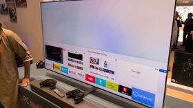 Samsung slipper en flat utgave av Q8.