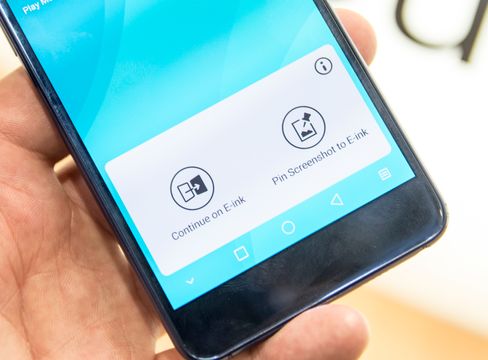Et par knappetrykk aktiverer skjerm nummer to. Deretter trenger du bare å snu telefonen for den gjør selve byttet.