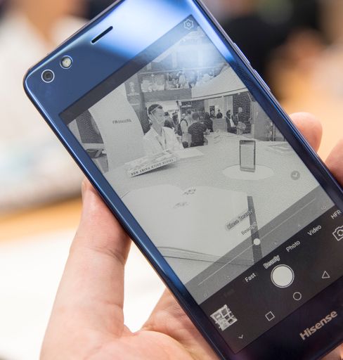 E-papirskjermen er faktisk kjapp nok til å fungere greit under fotografering..