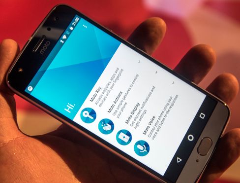 Motorolas egen app lar deg ta styring over funksjonene produsenten har laget spesifikt for sine telefoner. Dermed roter de ikke til et ellers rent Android-system.