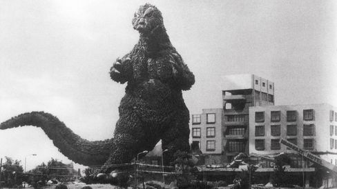 Godzilla jevner den japanske hovedstaden med jorden.