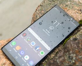 Alle de tre klarte seg fint gjennom Squartrades drukningstester, men i møte med bakken var det Note 8 som klarte seg dårligst.