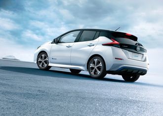 Nye Nissan Leaf vil komme i en versjon med større batteripakke til neste år.