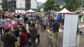 LIV OG RØRE: Kreftene bak «Sognahelg» håpar på mykje liv og røre i Sogndal under årets arrangent, her frå fjorårets utgåve der anslagsvis tusen var innom.