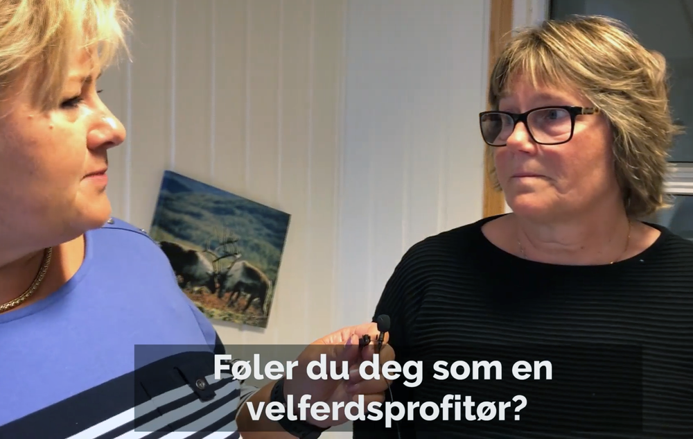 Statsminister Erna Solberg i rollen som journalist på Facebook, der hun intervjuer Miriam Fagerli, som er daglig leder i barnehagen og deleier i aksjeselskapet.