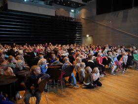 KJEMPEFST: Rekordmange barn har lest rekordmange bøker i sommer. Slik blir det fest av!.