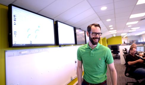 OPTIMISME OG OPPLAGSVEKST: Etter mange år med stor nedgang, ser Tom Erik Thorsen positivt på fremtida.