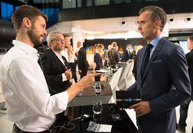 Rødt-leder Bjørnar Moxnes og NRKs programleder Jarle Roheim Håkonsen.