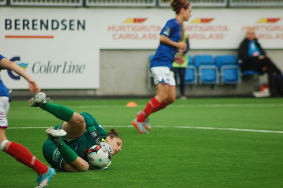 MOTSTAND: Kolbotn hadde et par målsjanser, og ga ikke Vålerenga vinnertittelen uten kamp.