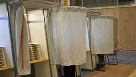 POPULÆRT: Mange har vært i valgurnene i dag, men mange har også valgt å forhåndsstemme, rekordmange, faktisk. Her ser du imidlertid et bilde fra valglokalene i Greverud Krets i dag.