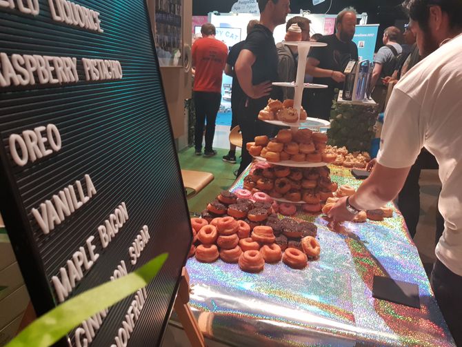 Er donut-spising en aktivitet? Vi vet ikke, men dette var vanvittig godt.