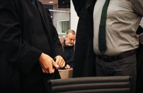 SKYLDIG: Den tidligere politimannen dømmes til lovens strengeste straff. Bildet er tatt før retten ble satt.