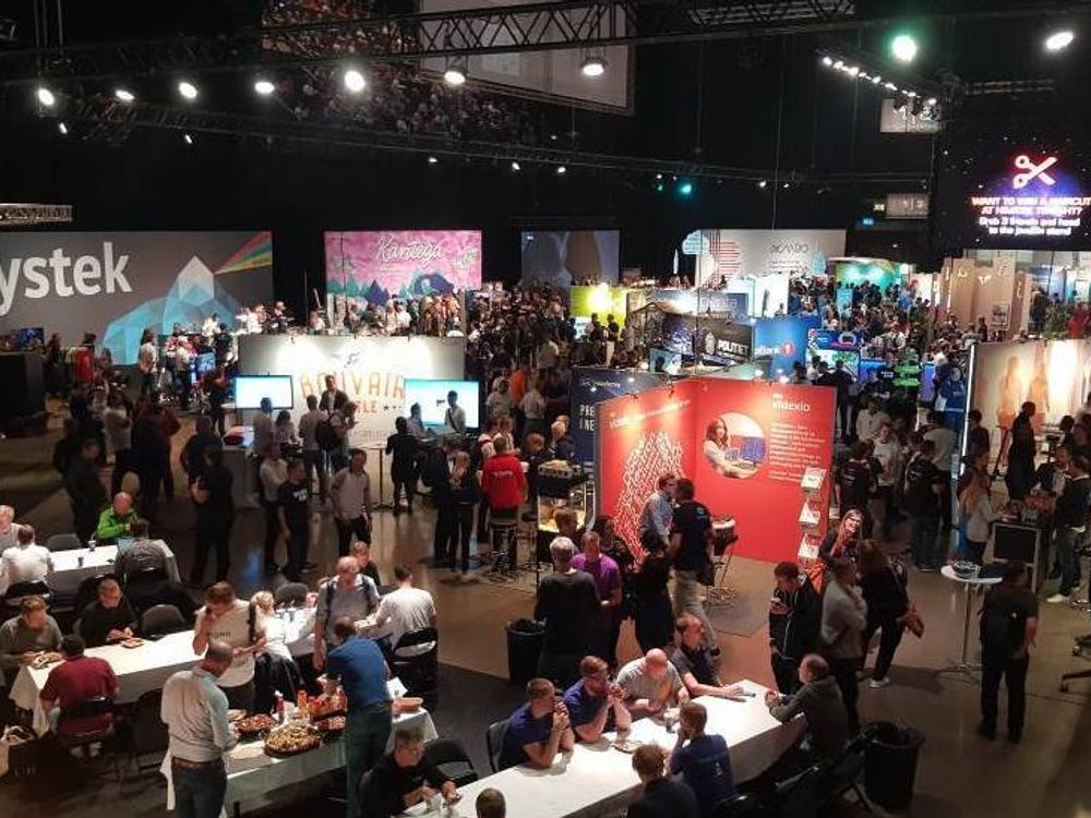 Expo-området på Javazone er til tider smekkfullt. Nå kan det bli aktuelt å flytte arrangementet ut av Oslo sentrum.