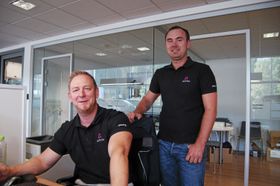 KLARE TIL Å HJELPE: Thomas Hansen og Bjørnar Kristiansen i Autoria står klare når du trenger DAB-hjelp..