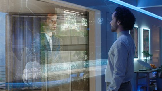 Oscar ser nyhetene i et hologram. Foto: National Geographic