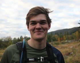 UTEN HJELM: Tre-fire år etter at han starta med terrengsykling er Johannes Lund frå Kaupanger klar til å utfordre dei beste i verda.