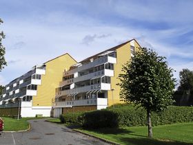 HER SKJEDDE DET: Det var her, utenfor denne blokken i Flåtestadveien på Greverud, at drapsforsøket skjedde.