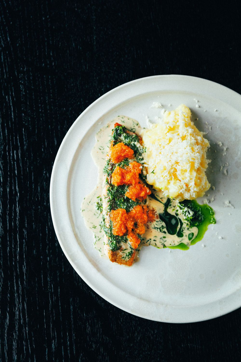 Fjellørret med potetmos, dill og sikrogn. Foto: Julie H. Amundsen