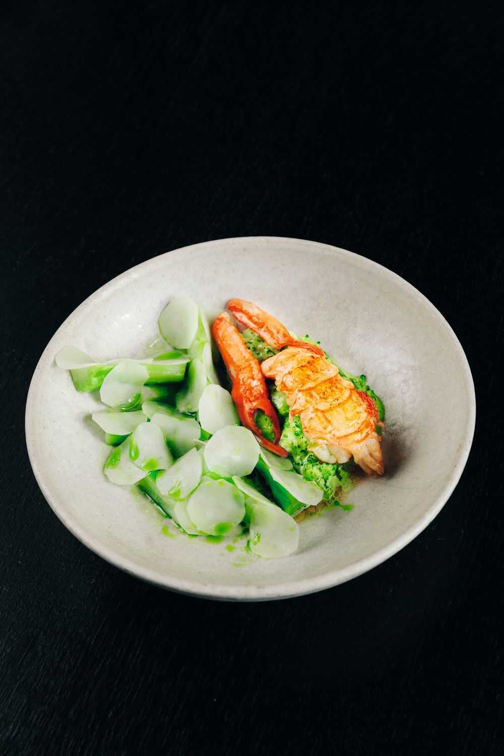 Stekt sjøkreps med broccoli og brønnkarseemulsjon. Foto: Julie H. Amundsen
