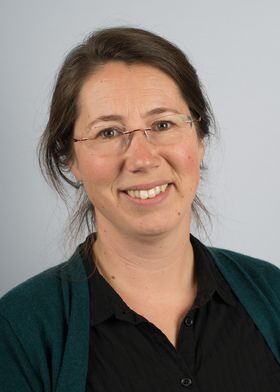 – SENSITIVE: Forskar Marianne Evju har undersøkt dei to føreslåtte natturreservata og konkluderer med at dei er sensitive for slitasje.