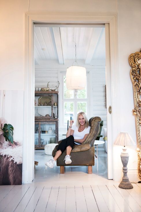 FOTOSHOOT: Den tidligere sjefredaktøren vet alt om å ta bilder og gjør seg foran kameraet. Hun er vant til å ha full kontroll og vil helst velge ut bilder selv. Men det fikk hun nok ikke.