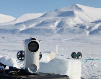 Undervannsdronen Pioneer har vært med til Arktis for test under kalde forhold. Bildet er tatt ved van Mijenfjorden i april i år.