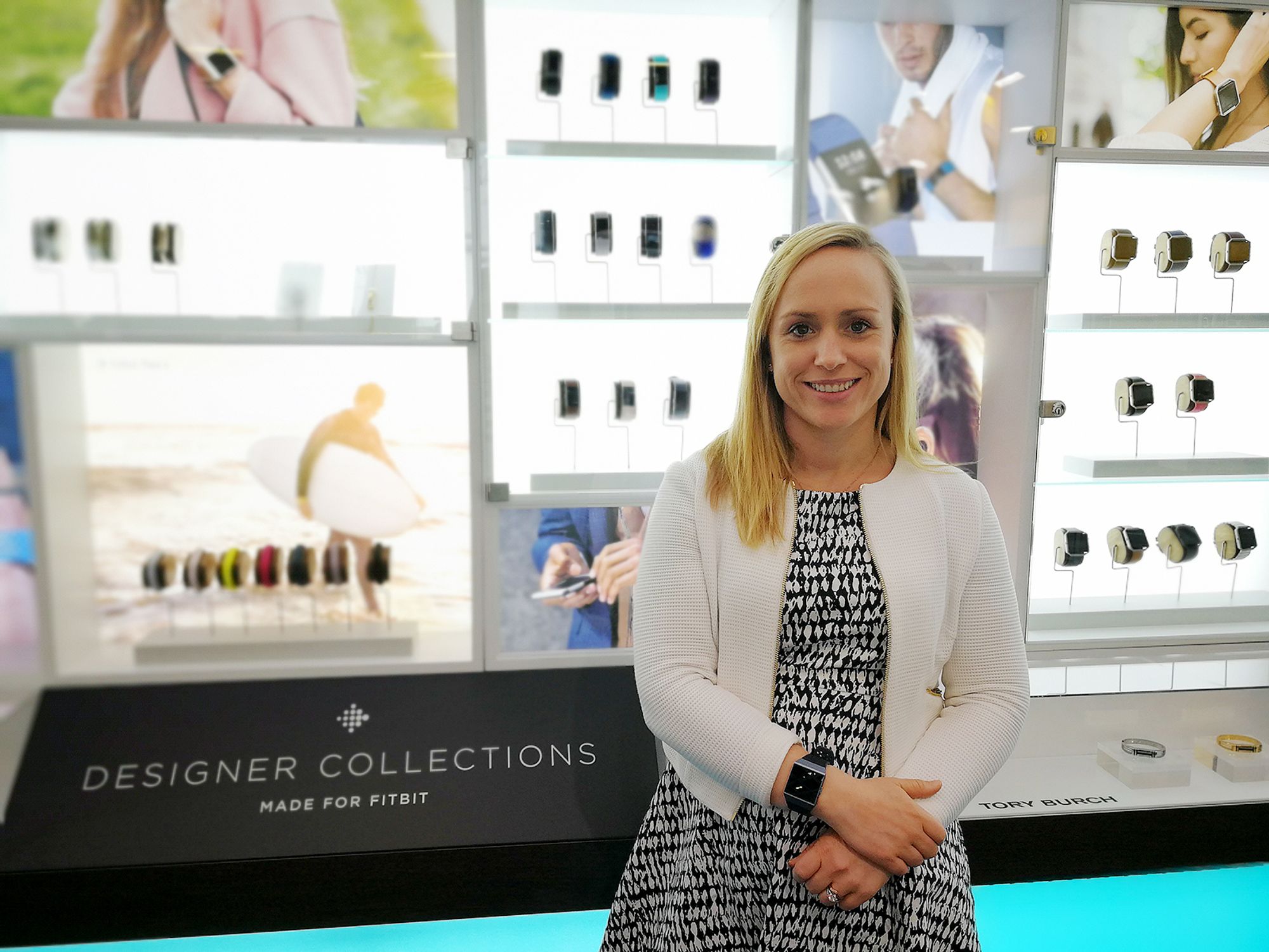 Helen Reidy, produktsjef for Fitbit i EMEA, sier selskapet har snakket med flere norske banker om Fitbit Pay. Foto: Marte Ottemo.