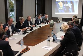 MØTE: Onsdag møtte toppledelsen i Agder politidistrikt politikerne i formannskapet i Kristiansand. Samtlige politikere kom krass kritikk av politiet. Den eneste politikeren som viste forståelse for politiet handlemåte, var det pensjonserte politistasjonssjefen, Odd Nordmo fra Høyre.