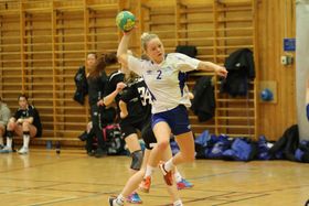KLARE FOR KAMP: Kolbotns tredjedivisjonsdamer er klar for å rocke divisjonen i år! Helene Lien er en av spillerne på årets lag.